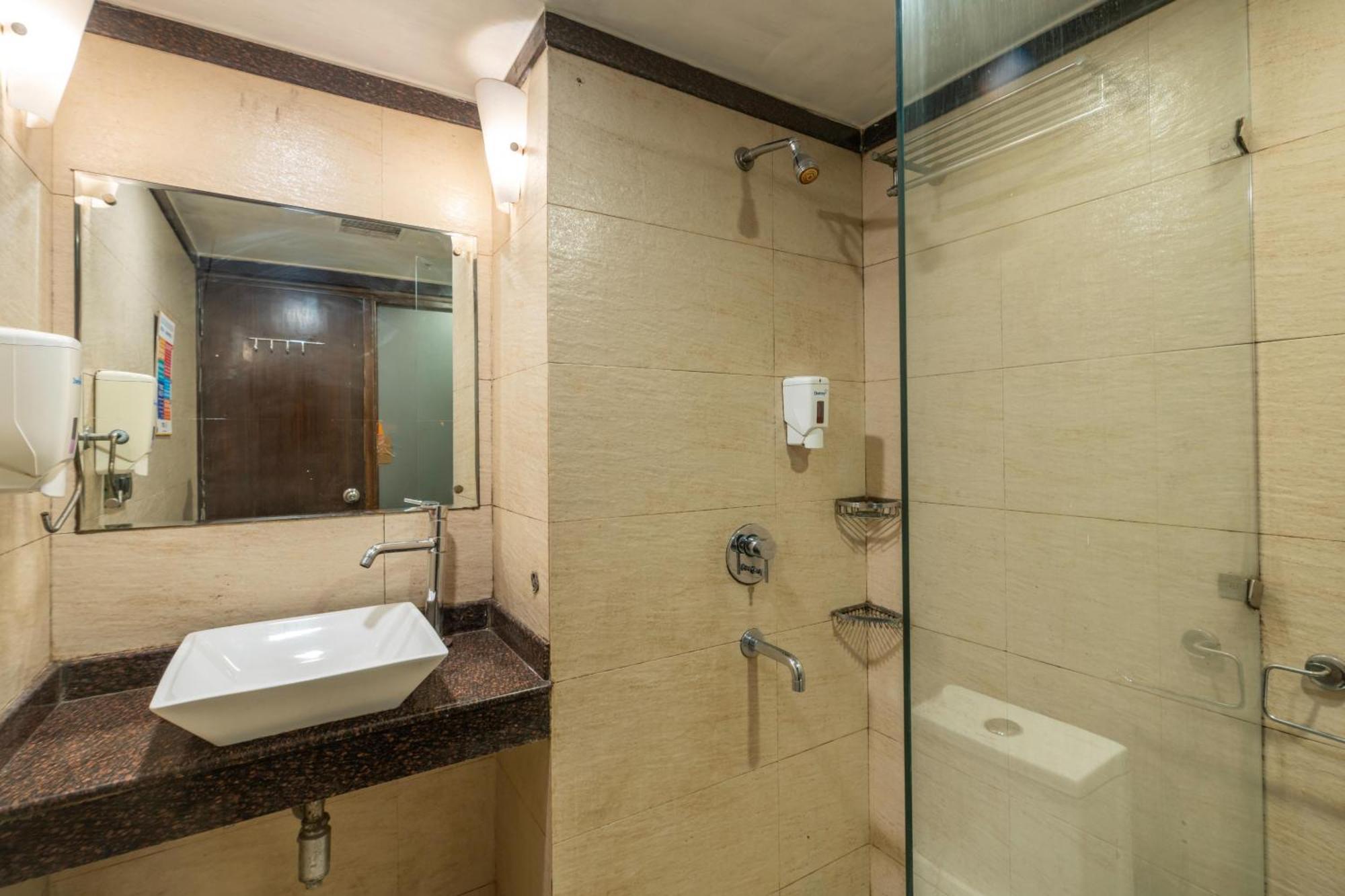 Bed 6 Bed Mixed AC Dormitory Room Ensuite Bathroom,1722926802:JPEG